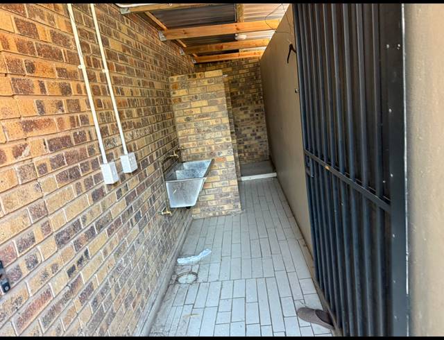 1,800M² WAREHOUSE TO LET IN UMBILO